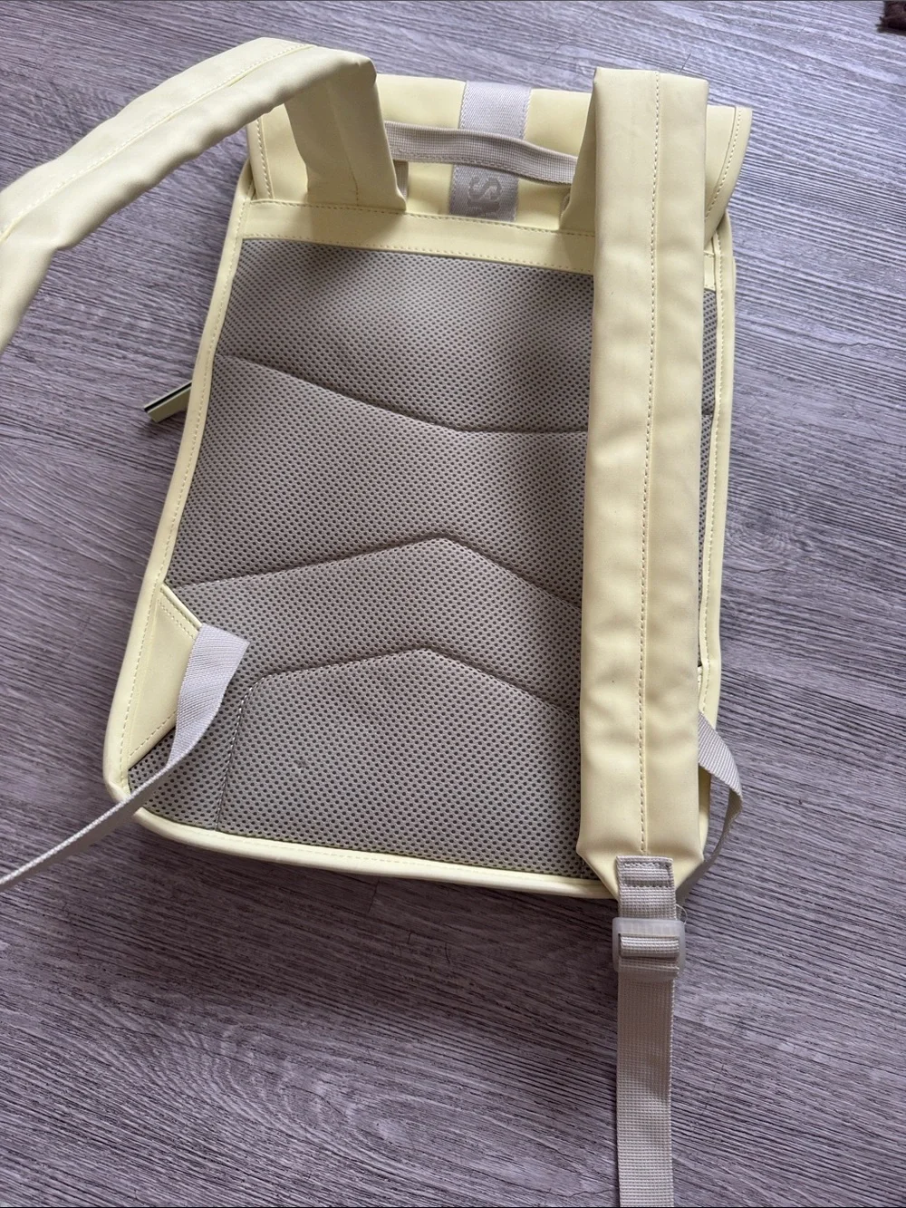 Rains sleek rolltop